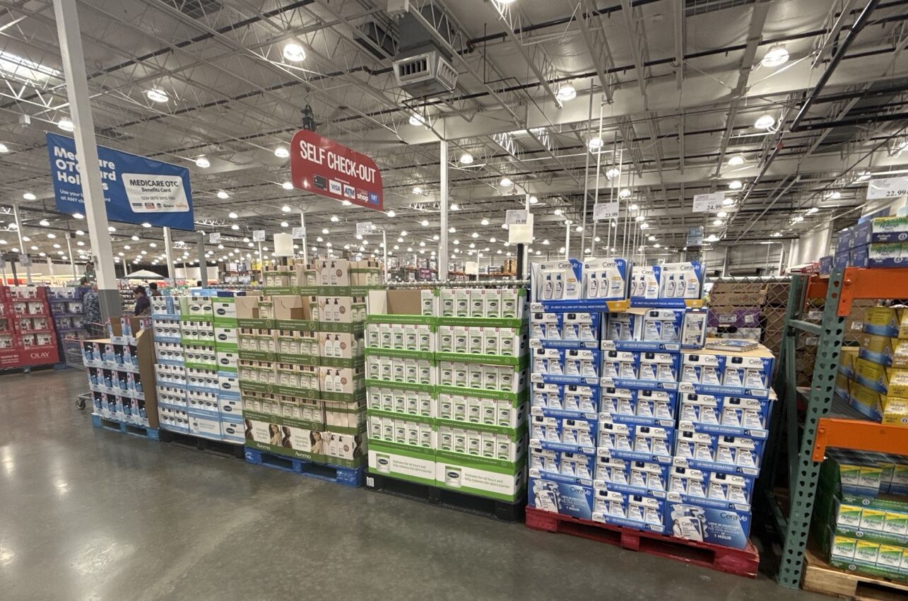 Retail execution and merchandising displays in a mass club retail environment