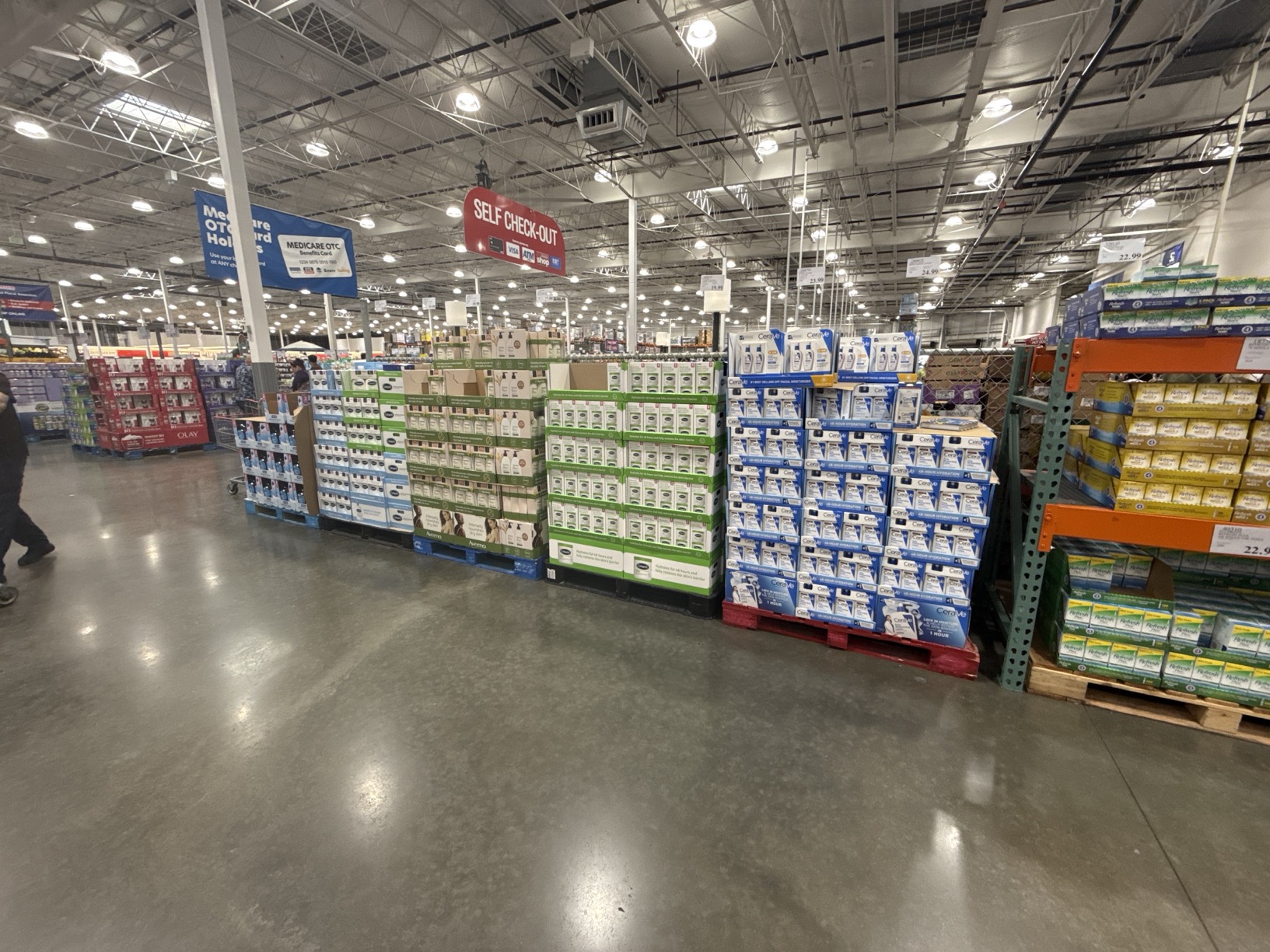 Retail execution and merchandising displays in a mass club retail environment